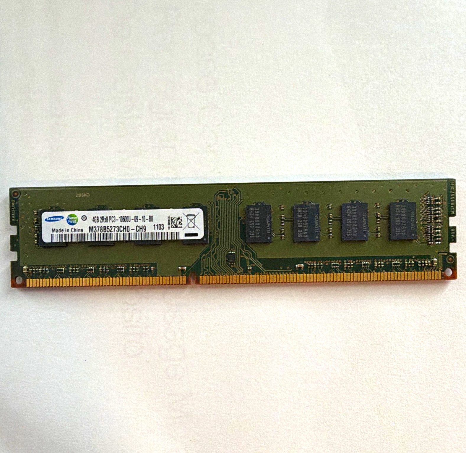Samsung 4GB DDR3 PC3-10600U 240-Pin DIMM Unbuffered M378B5273CH0-CH9
