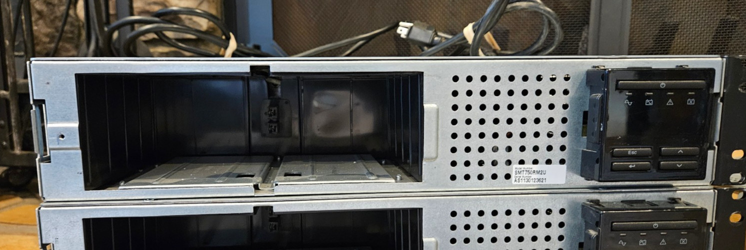 APC Smart-UPS, Line Interactive, 750VA, Rackmount 2U, 120V, 6x NEMA 5-15R outlet