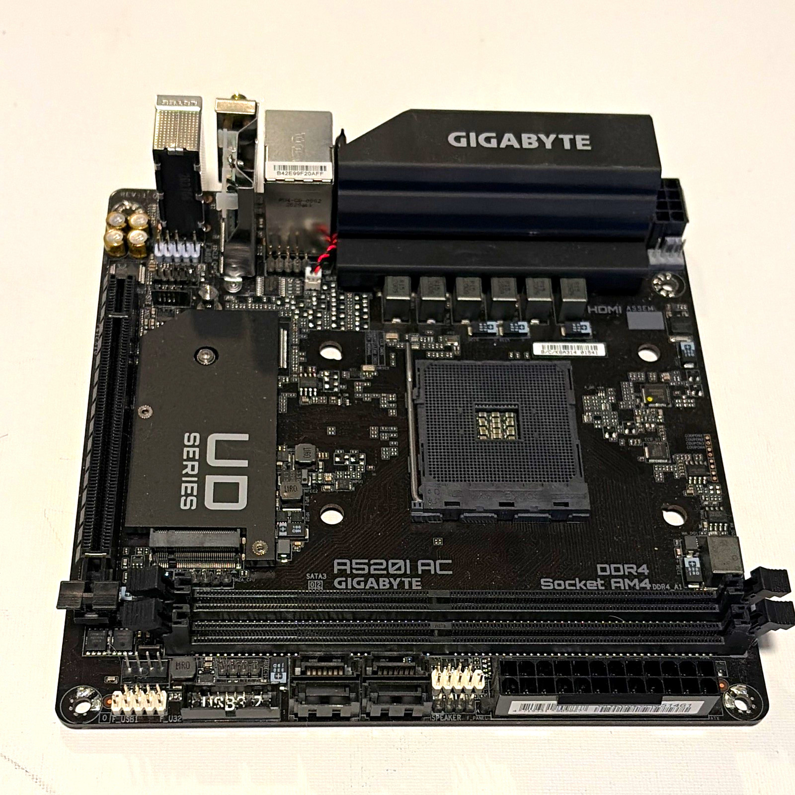 GIGABYTE Mini-ITX A520I AC AMD Socket AM4 DDR4 2-Slot M.2 HDMI DP LAN