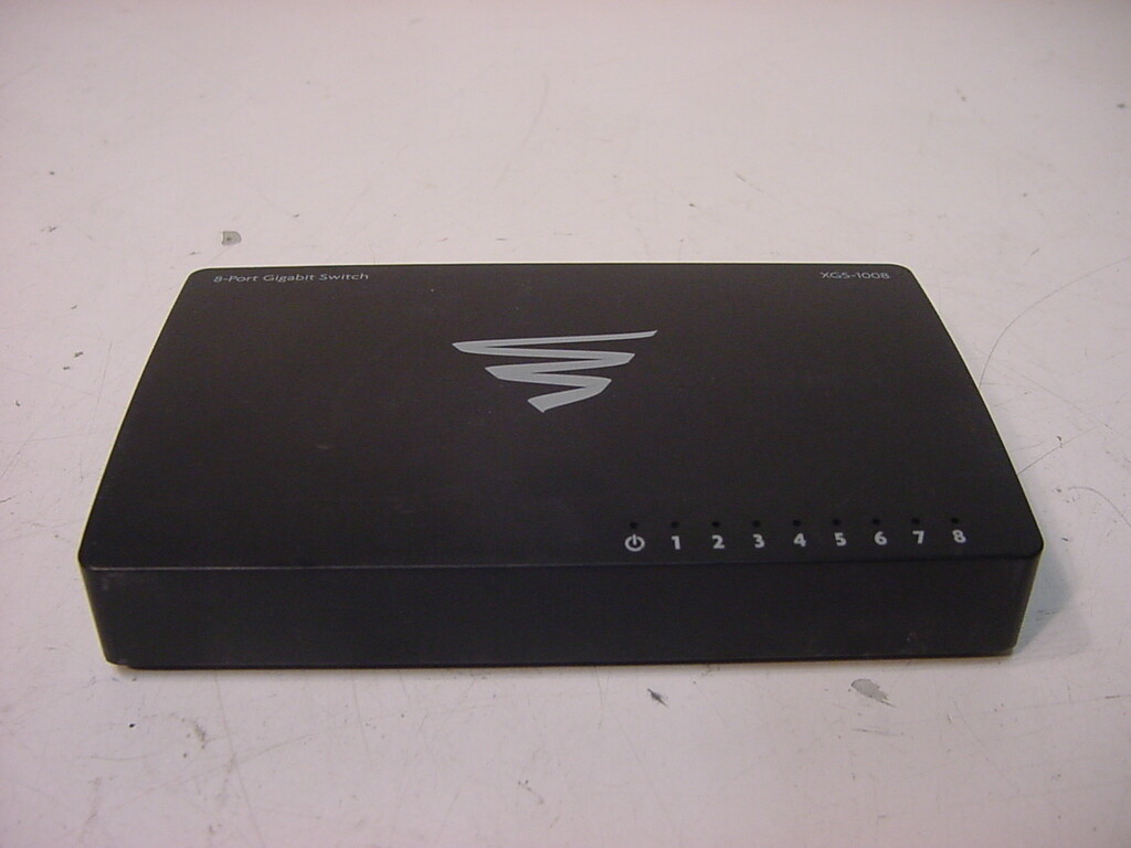 LUXUL 8 PORT GIGABIT SWITCH XGS-1008 v2 - NO POWER CORD INCLUDED