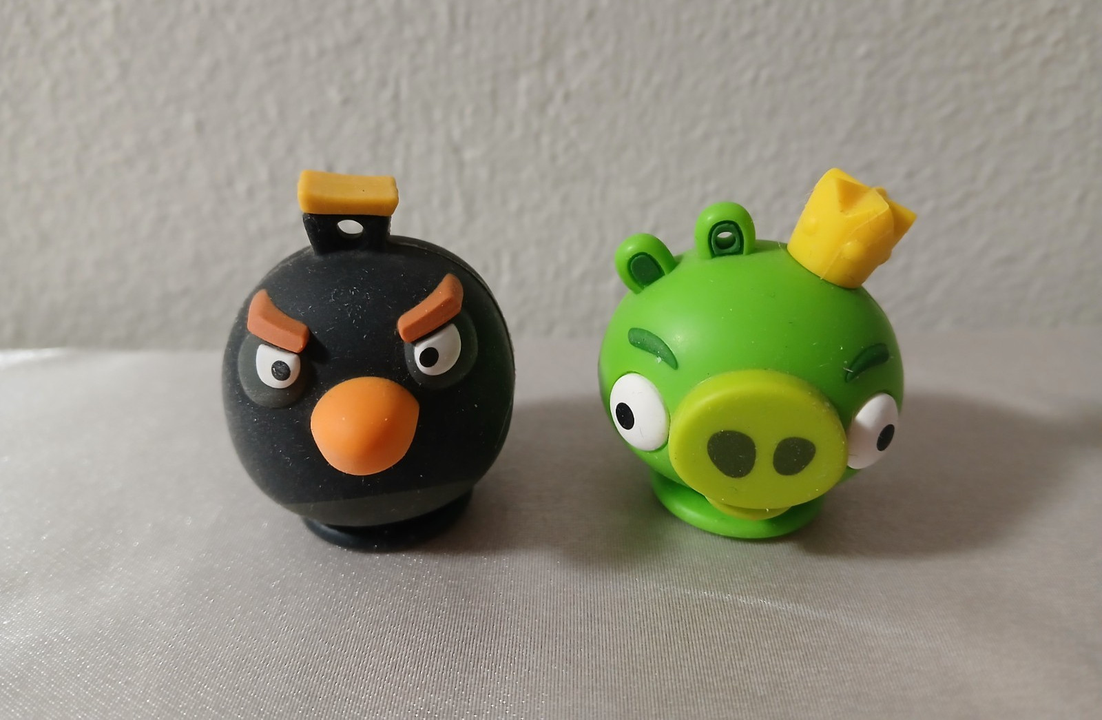 New Angry Birds Black Bomb and King Pig 4GB Flash Drives ( 2 ) EMTEC