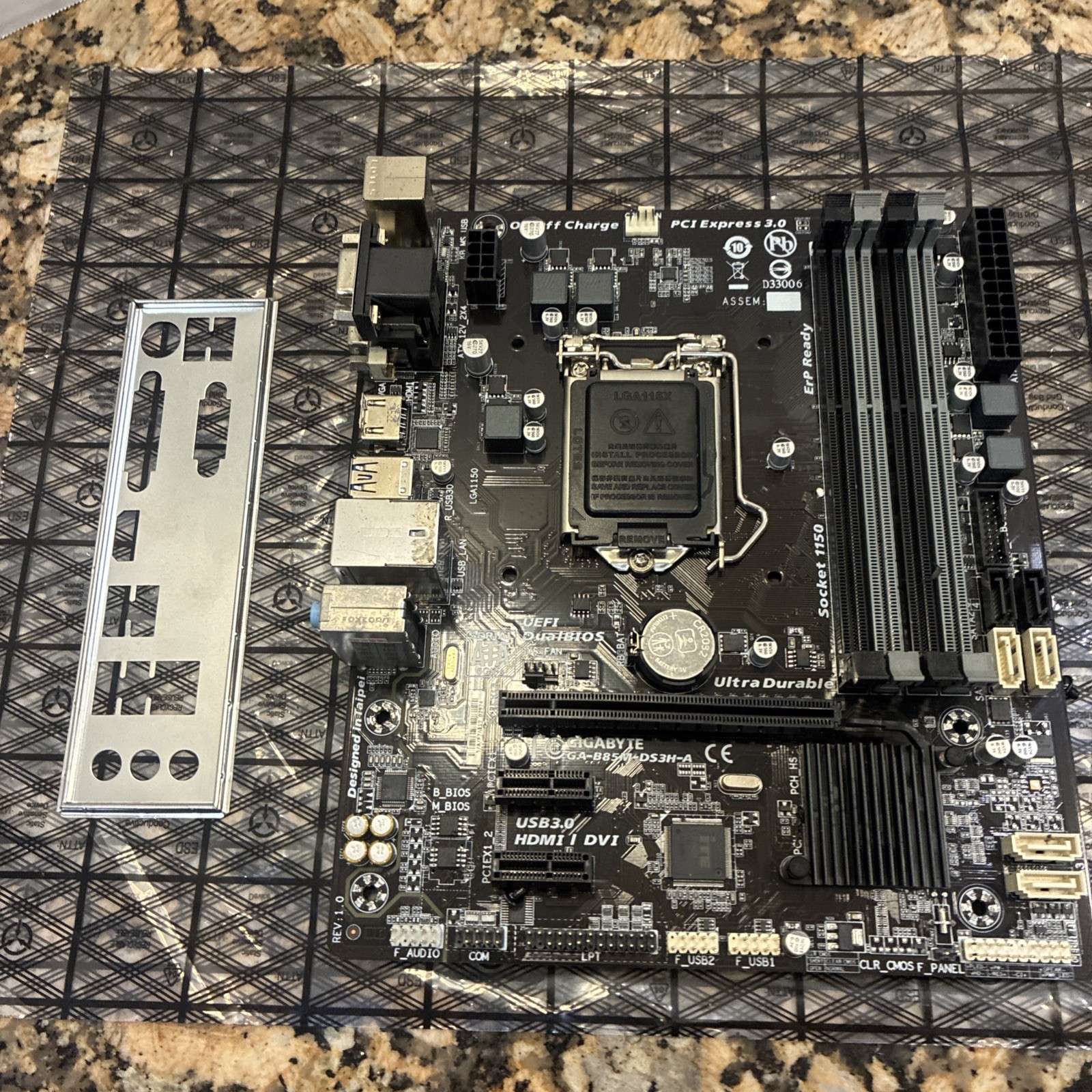 Gigabyte GA-B85M-DS3H-A Intel B85 LGA 1150 Micro ATX Computer Motherboard DDR3