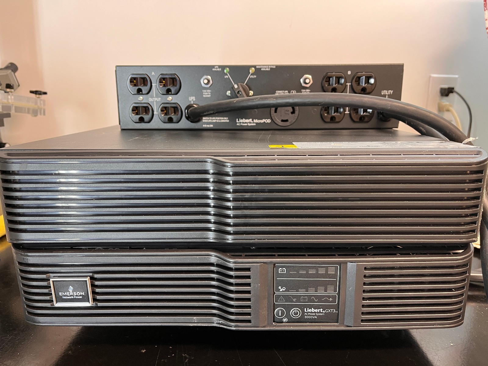 Emerson/Liebert GXT3-3000RT120 w. GXT3-72VBATT & MicroPod NO BATTERIES