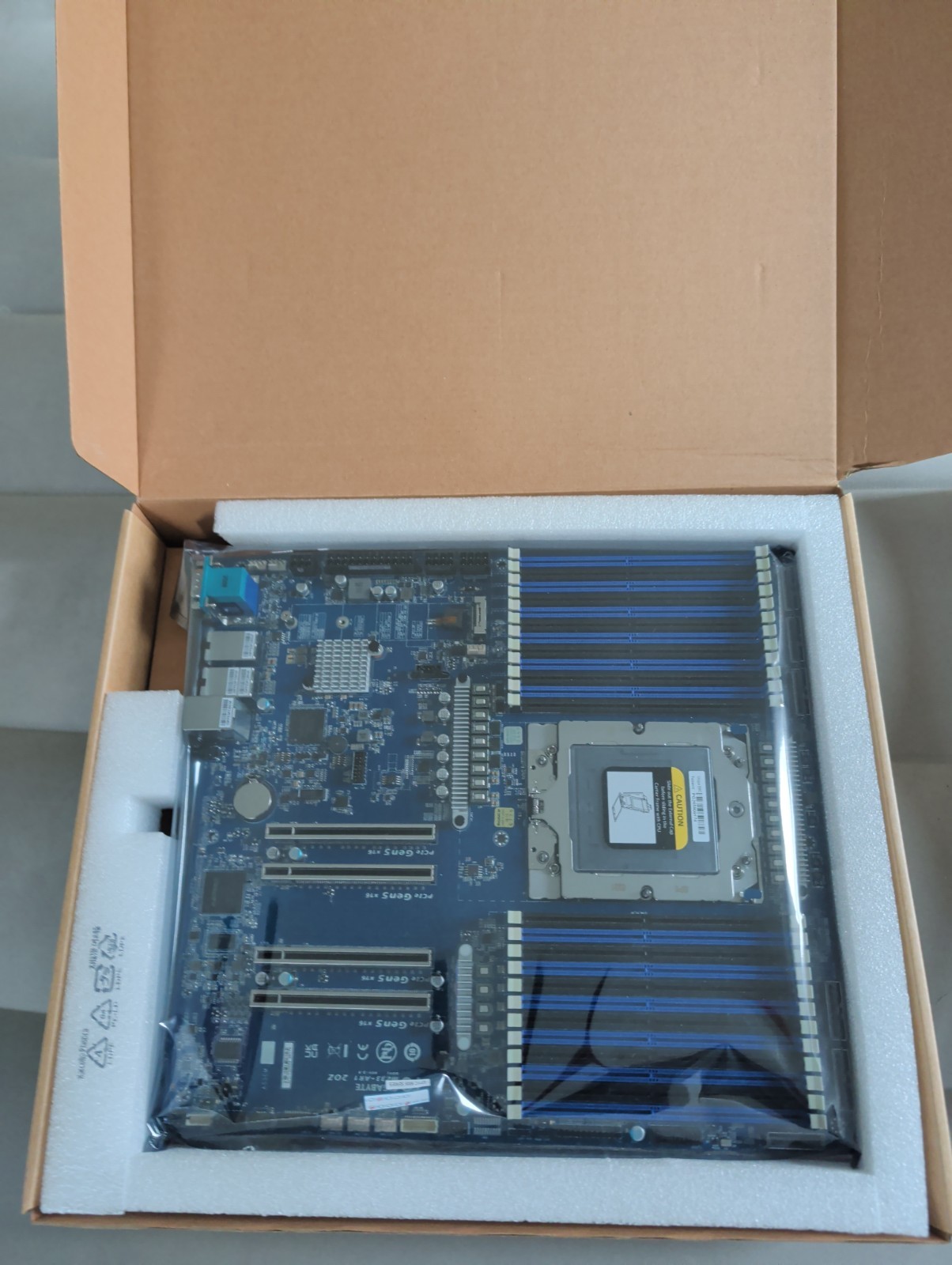 GIGABYTE MZ33-AR1 Server Motherboard - Socket SP5, AMD EPYC 9000 Series