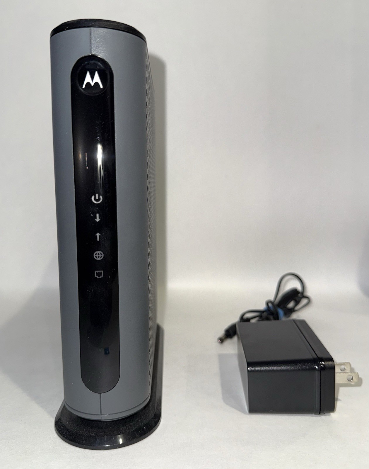 Motorola MB8611 DOCSIS 3.1 Cable Modem w/ AC Power Adapter Used Good Condition