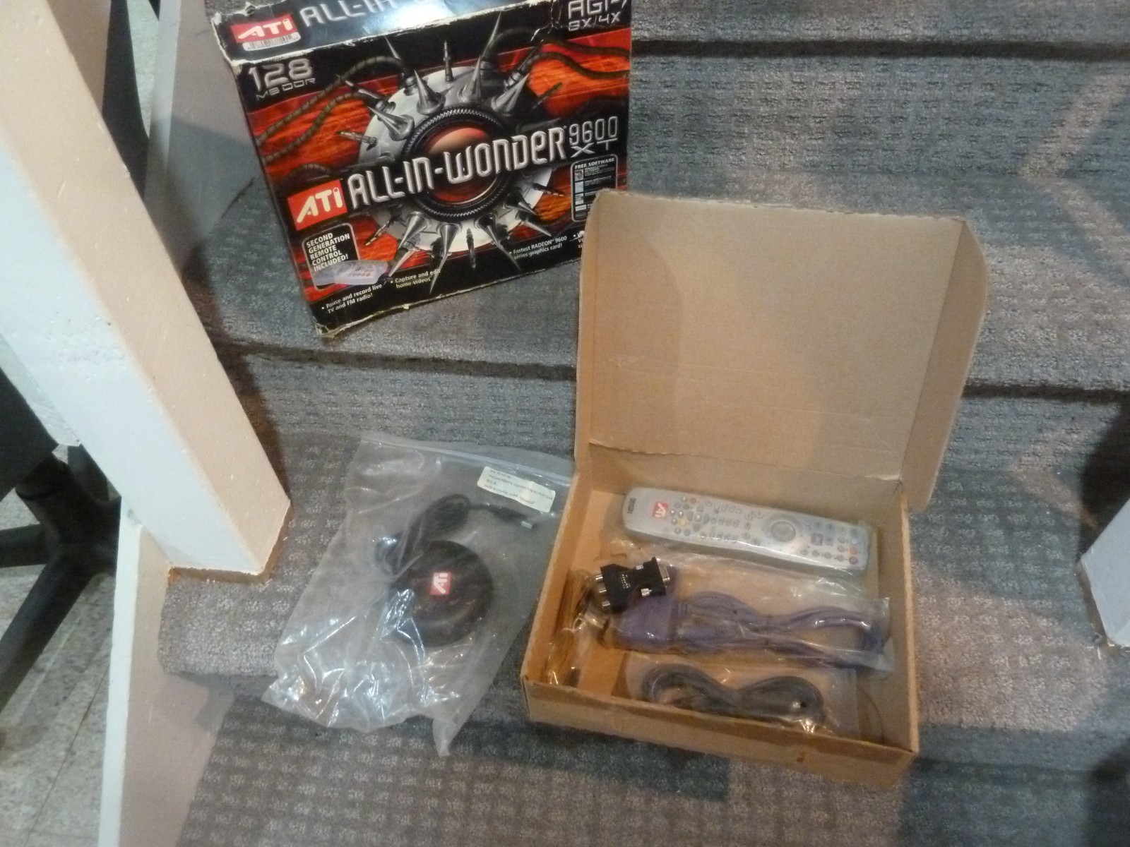 ATI ALL IN WONDER AIW 9600 128MB AGP (PARTS ONLY - some pieces MISSING)