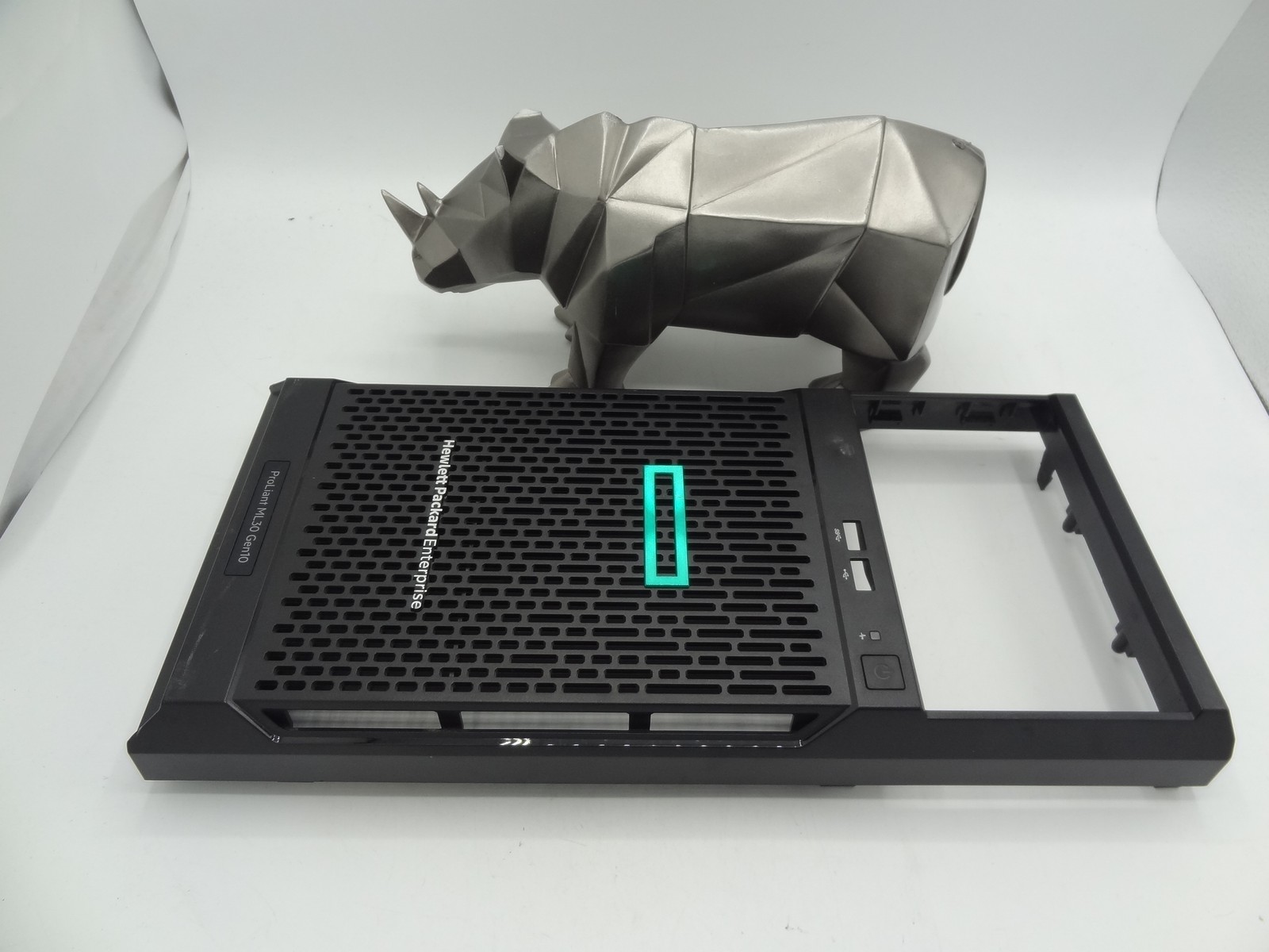 P07476-001 HP SECURITY BEZEL (PROLIANT ML30 GEN10)