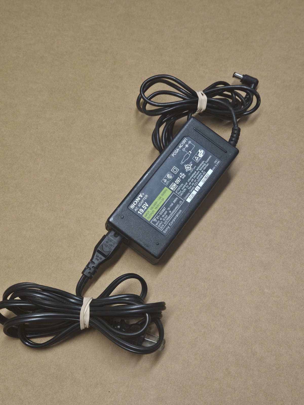 Genuine Sony AC Adapter For Sony VAIO PCGA-AC19V1 Laptop Power Charger/Free Ship
