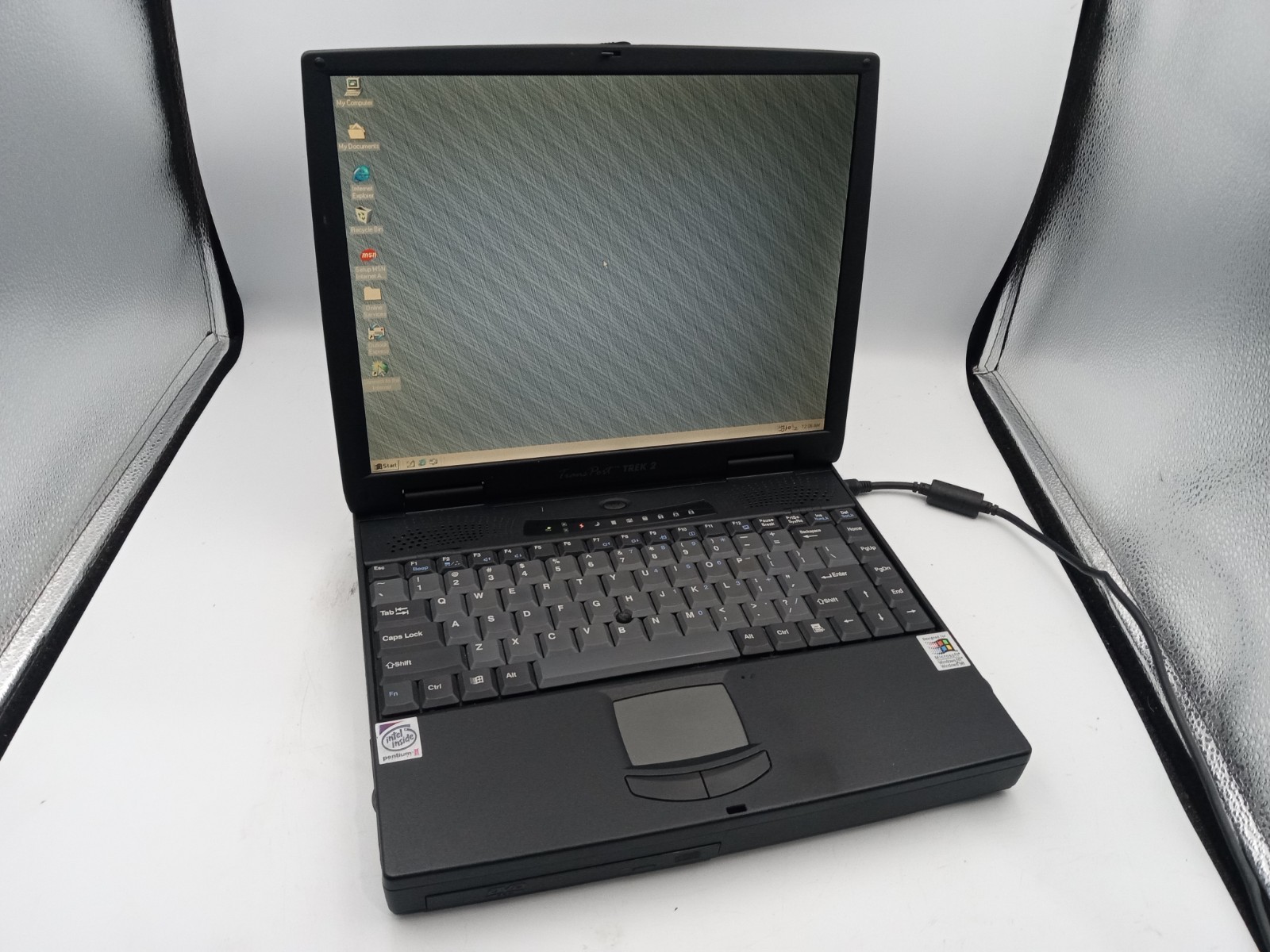 Vintage Micron Trek 2 U376 14" PII 400MHz 128MB 60GB Windows 98 BAD BATTERY -RR