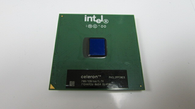 INTEL CELERON 700/128/66/1.7V SOCKET 370 DESKTOP CPU SL4P8 - USA Seller