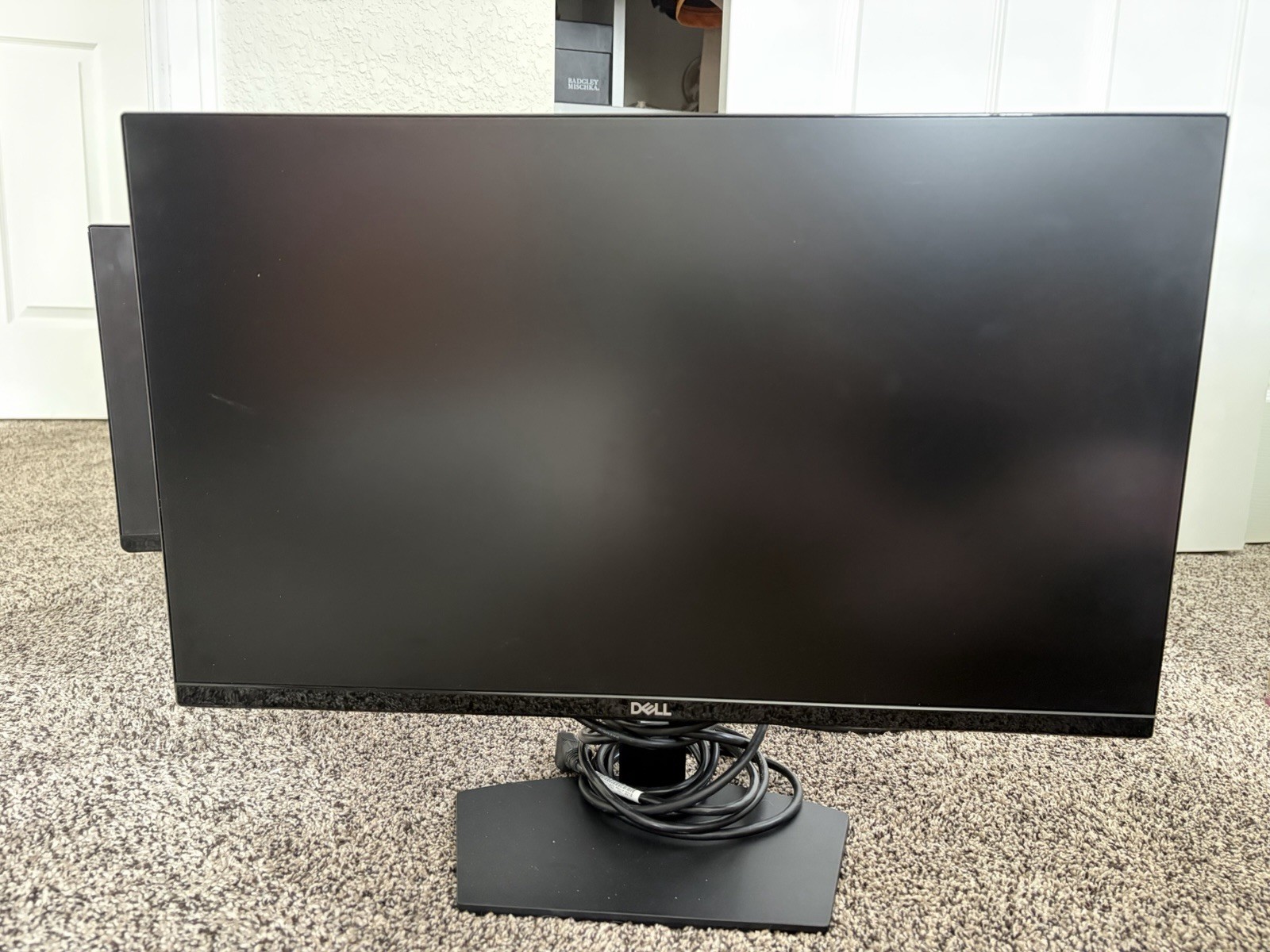 Dell 21-inch Black Tiltable Widescreen Anti-Glare LCD Monitor