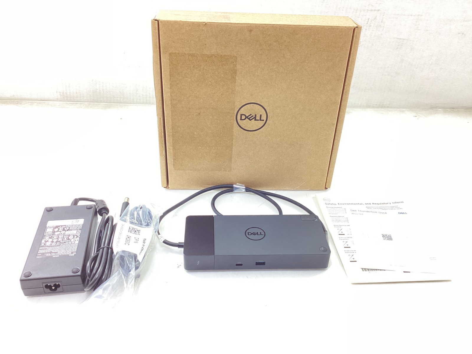 Dell WD22TB4 Docking Station - 180 Watt - Thunderbolt/HDMI/DP/GigE