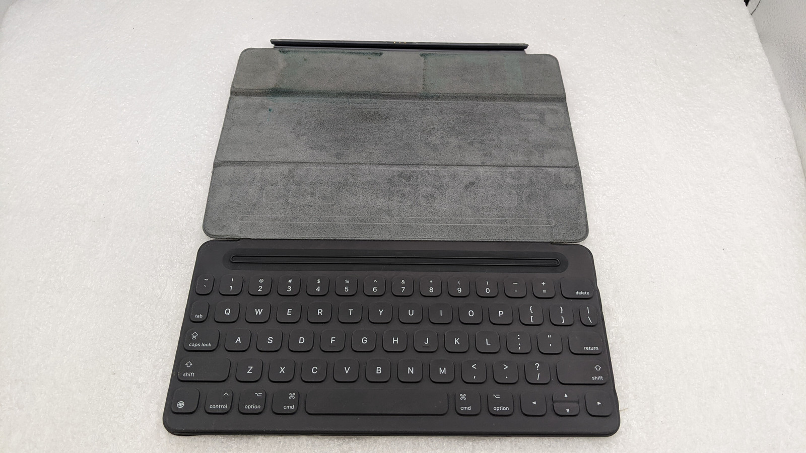 Apple A1772 Portable Smart QWERTY Keyboard Folio For Apple IPad Pro (SEE DESC)