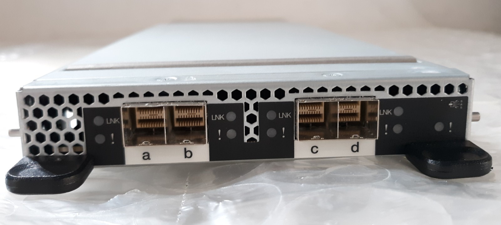 NetApp 111-02396+B0 4-Port 12GB SAS IO Module