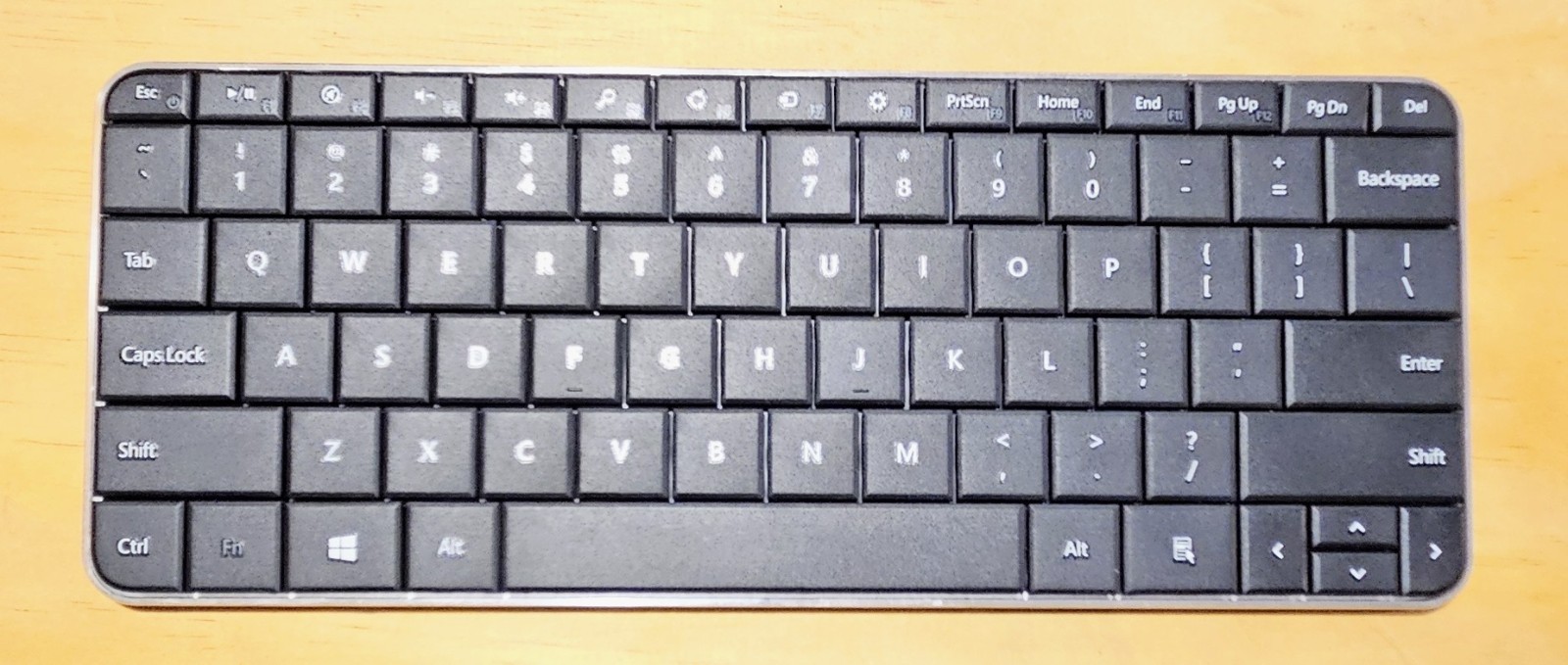 Microsoft Wedge Mobile Keyboard Model 1521 Wireless Bluetooth Portable