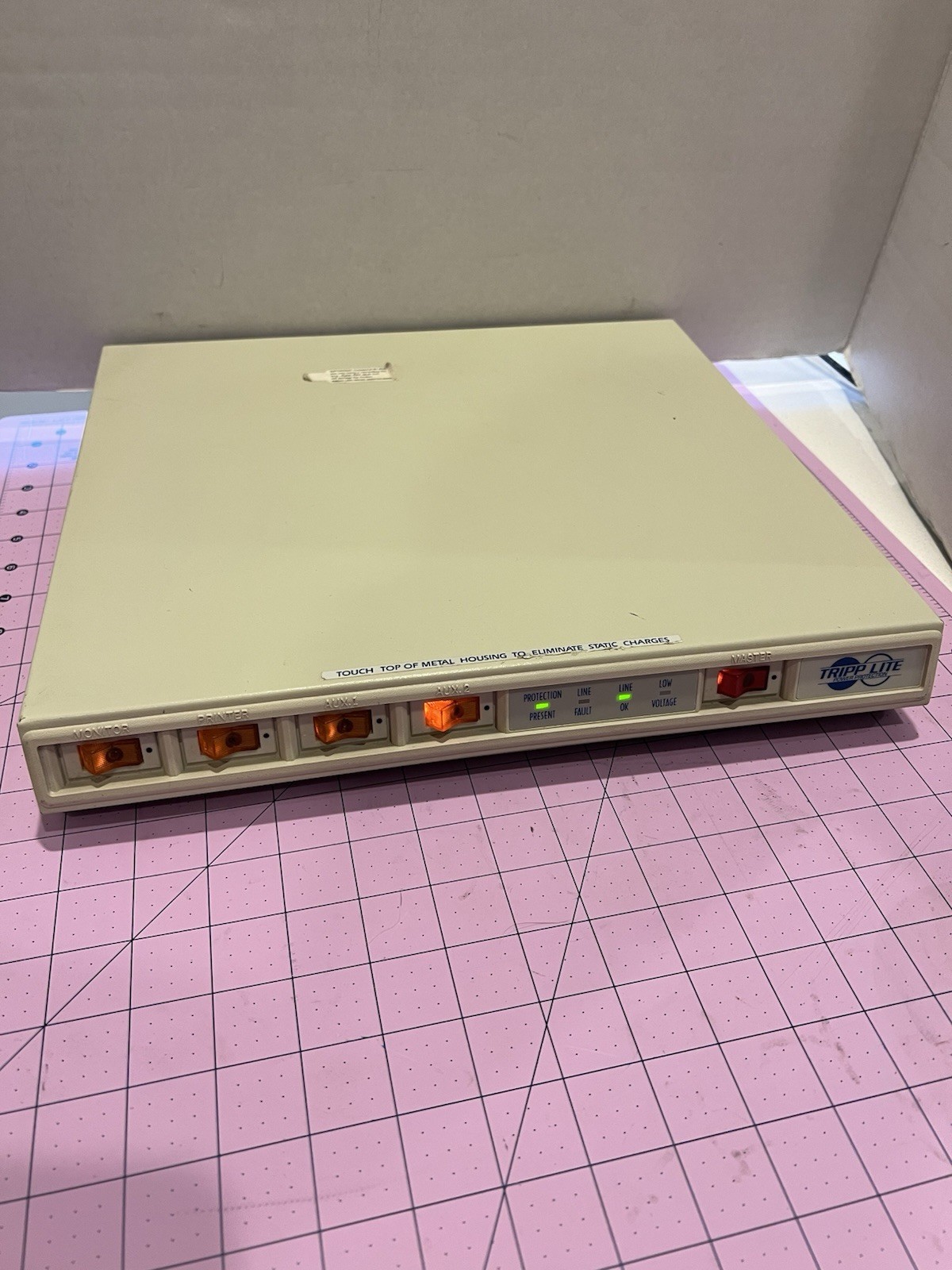 Vintage Tripp Lite CCI PLUS 6-12 Isobar Command Console Computer Power Supply