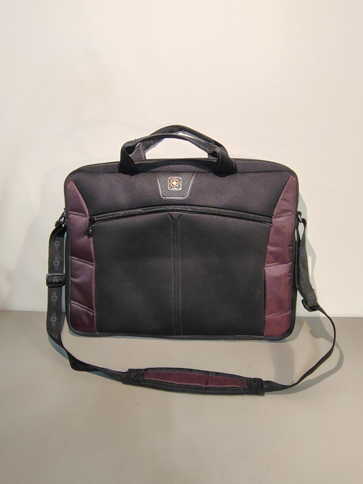 Swiss Gear Wenger SHERPA Laptop Case Bag Fits 17” Notebook Slim Design ~Plum~