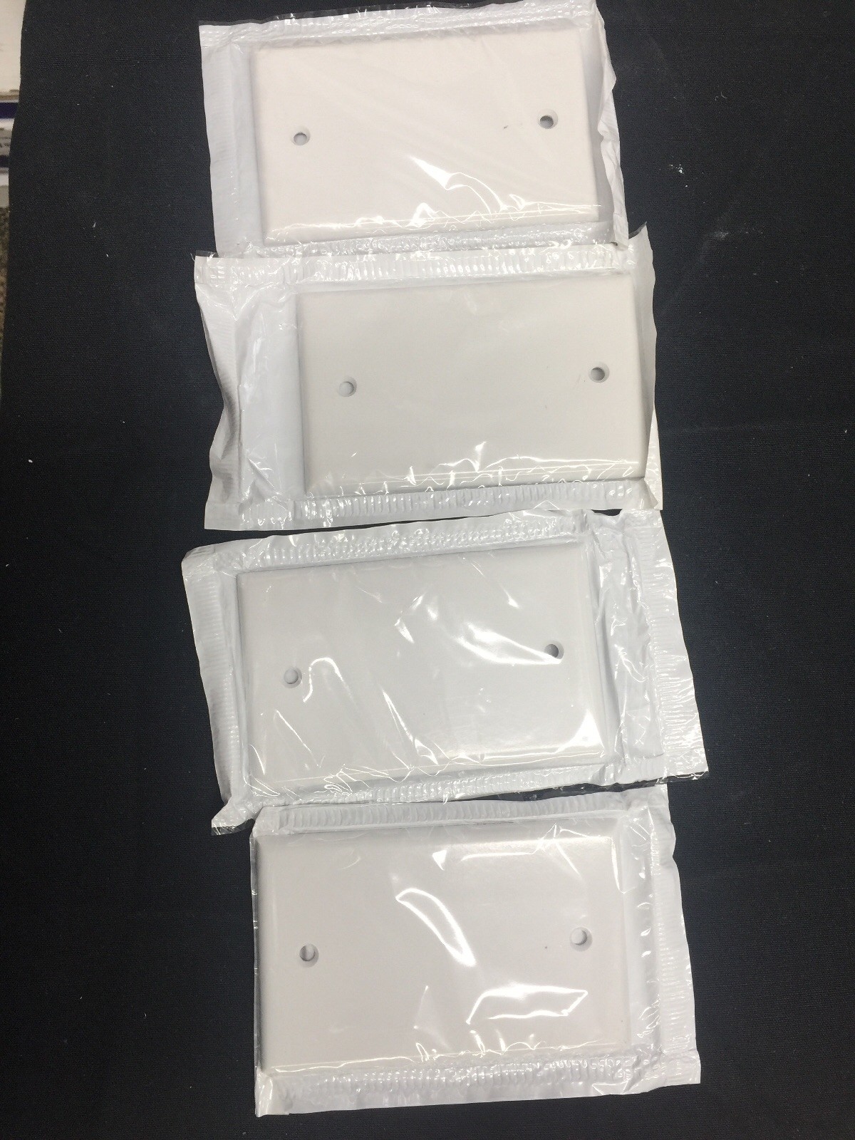 Lot Of 4 - Leviton 88014W Wall Plate