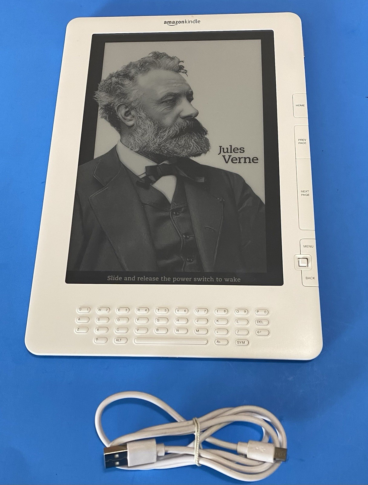 AMAZON KINDLE DX 2nd Generation / Model D00611  W/ Books Working READ