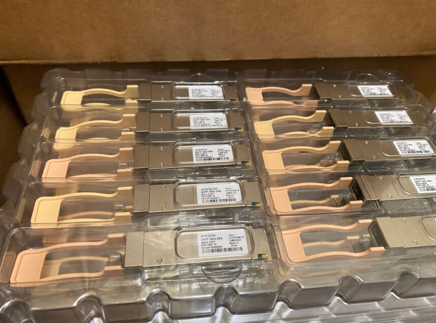 Arista Networks QSFP-100G-SR4 XVR-10067-20 QSFP28 SR4 100GE parallel 100m MMF