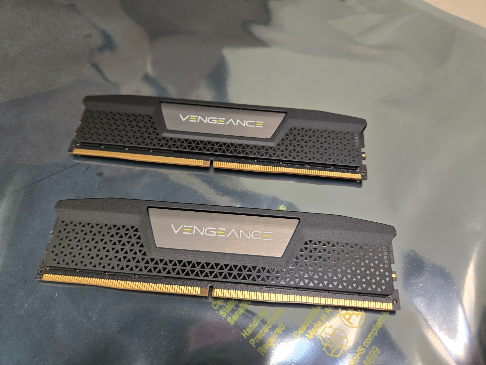 Corsair Vengeance 64GB 2x32GB DDR5 6400 CMK64GX5M2B6400C32 Black (No RGB) Tested