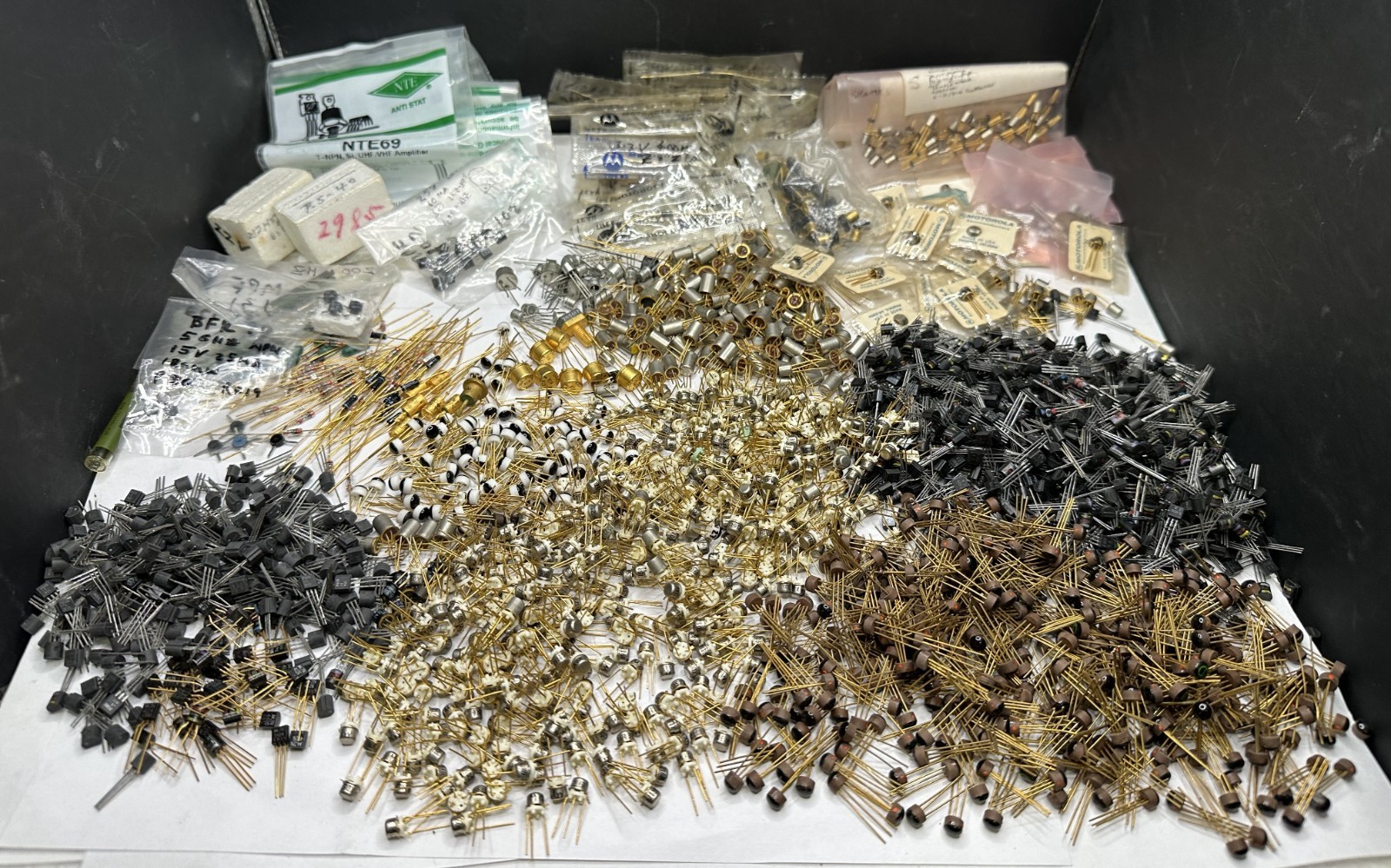 LOT NOS/USED VINTAGE 1000 + PCs TRANSISTORS, DIODES, UNTESTED, SCRAP GOLD