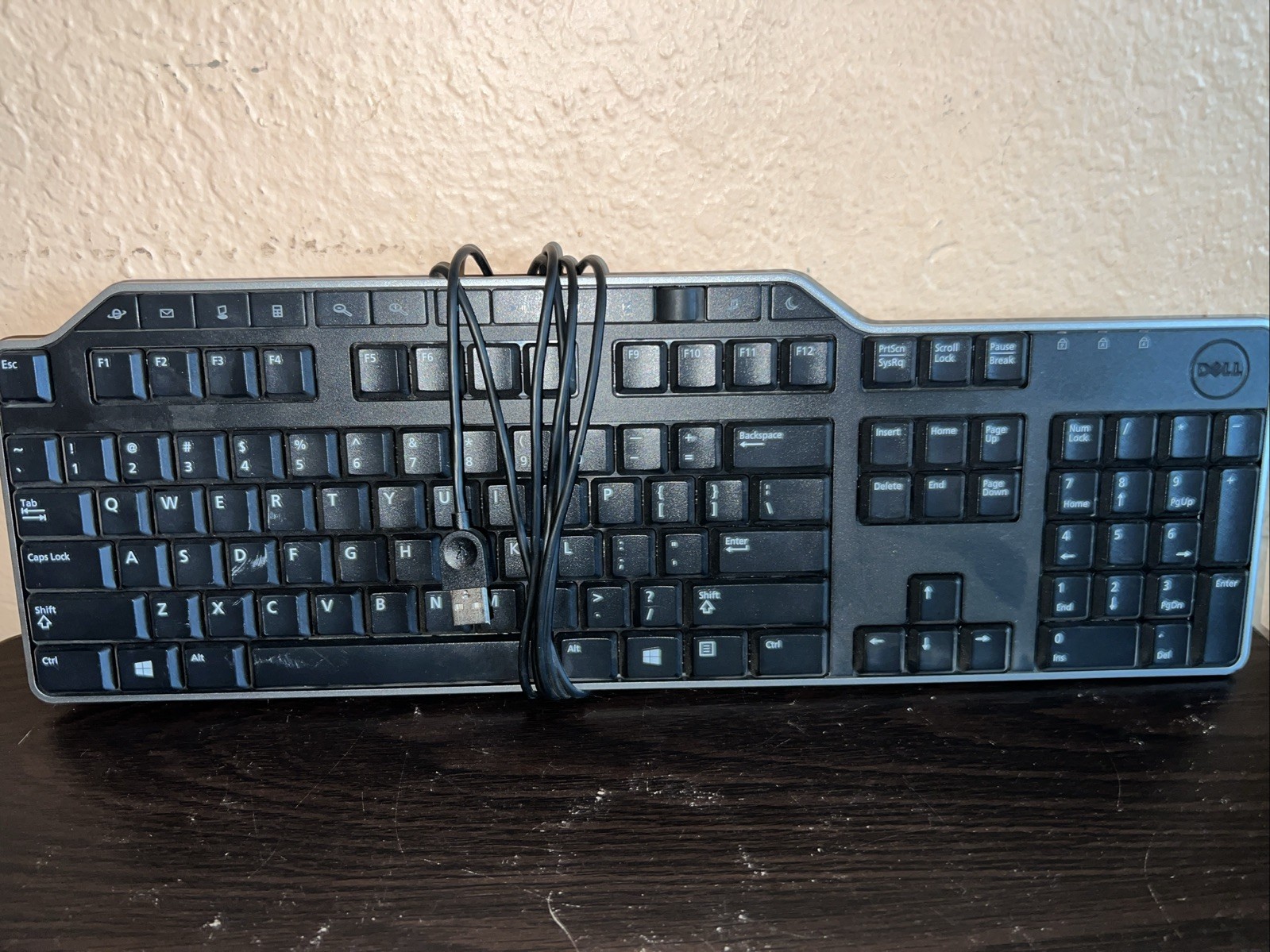 Dell KB522 Multimedia Business Keyboard Not Tested But In Great Condition
