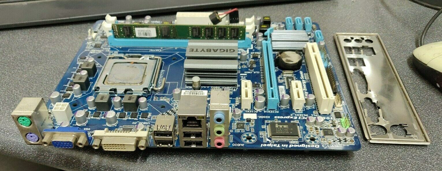 GIGABYTE GA-G41MT-D3V MicroATX LGA775 Motherboard with E2160 CPU, 2GB, I/O Plate