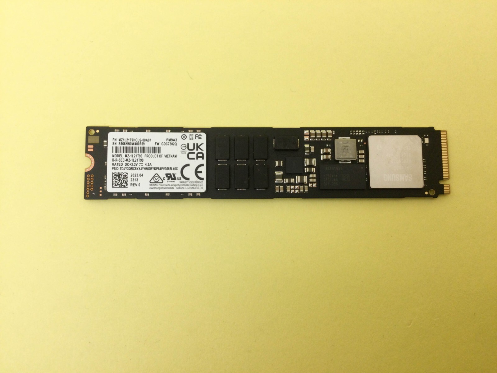 Samsung PM9A3 1.92TB NVMe PCIe 4.0x4 M.2 22110 SSD MZ-1L21T90