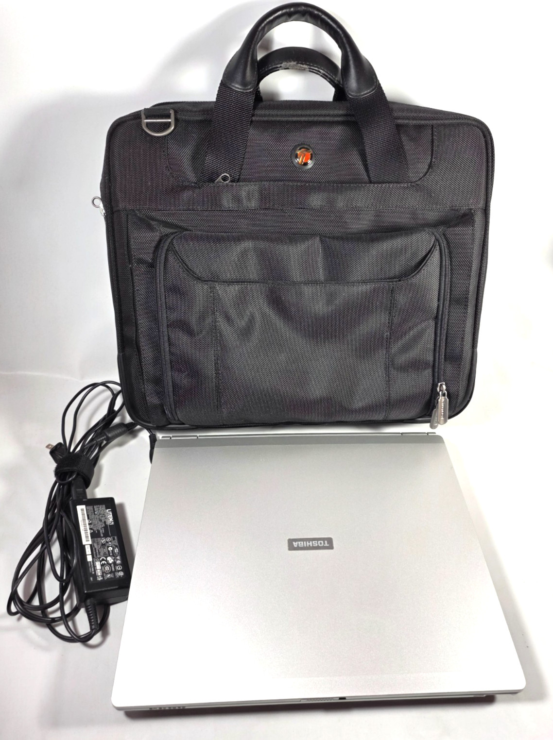 Toshiba Laptop Satellite A85-S107 with Case. Read.