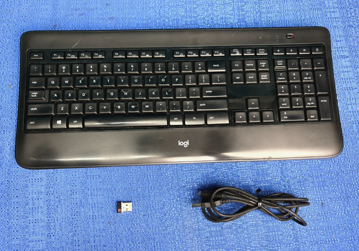 Logitech K800 Wireless Lighted Keyboard Black w/ Unifying Receiver & USB Cable