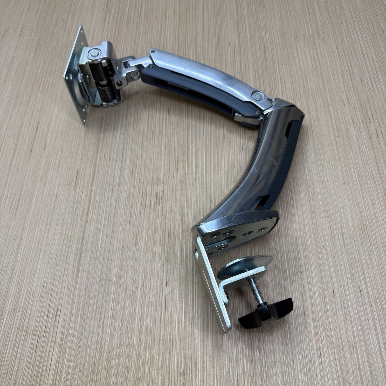Ergotron MX Desk Mount LCD Monitor Arm 45-214-026 Polished Aluminum VESA