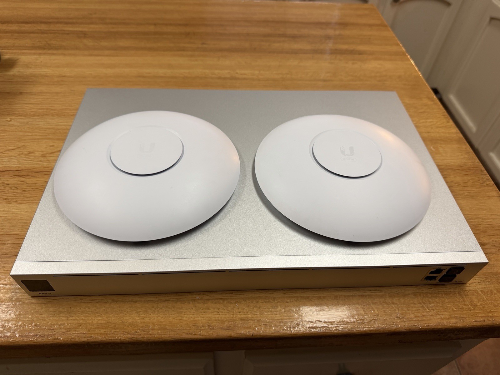 Unifi UXG Pro And U6 Pro Access Points 