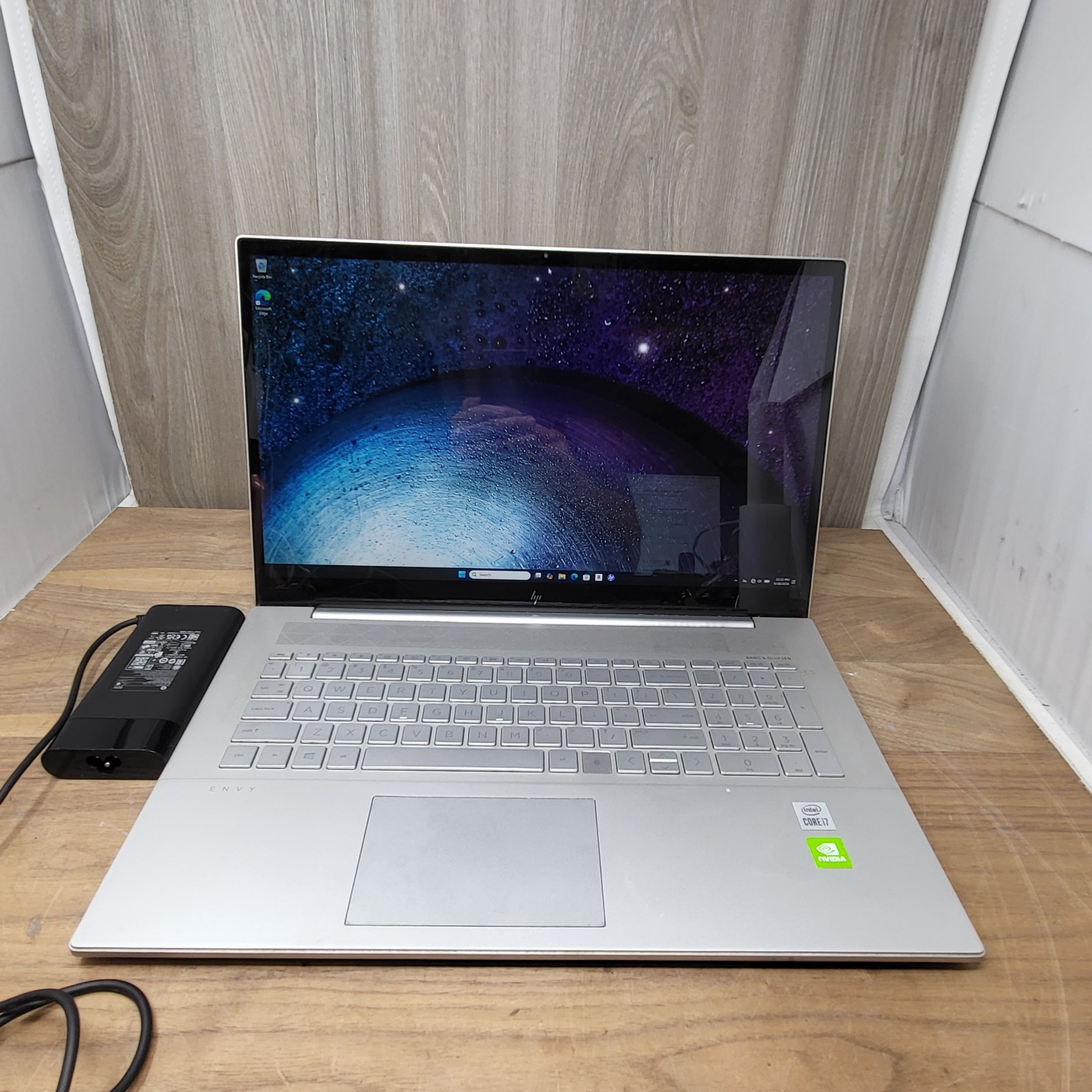 HP ENVY 17t-cg000 17.3" i7-1065G7 16GB 1TB NVMe NVIDIA GeForce MX330 4GB Win 11