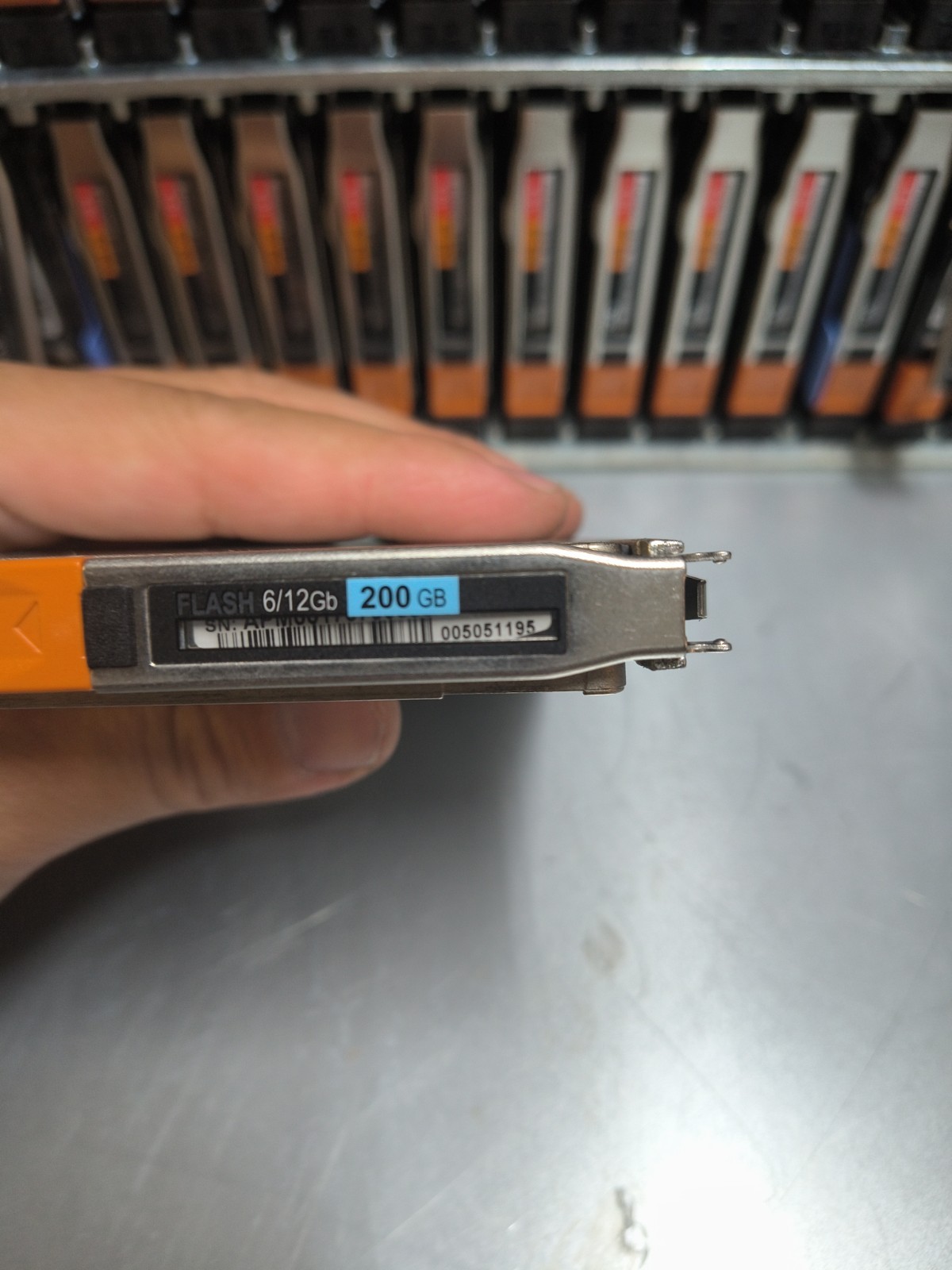 EMC 005051195 200GB 2.5" 6Gb Flash SAS SSD VX-2S6F-200 V4-2S6F-200 V4-D2S6F-200