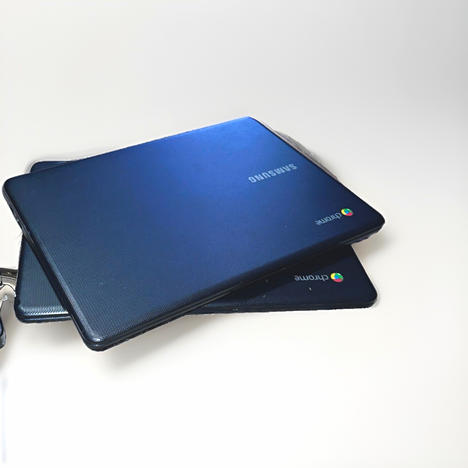 TWO Samsung 500C Chromebooks 11.6 inch 2-4 GB 2017 Model, Comes with one charger