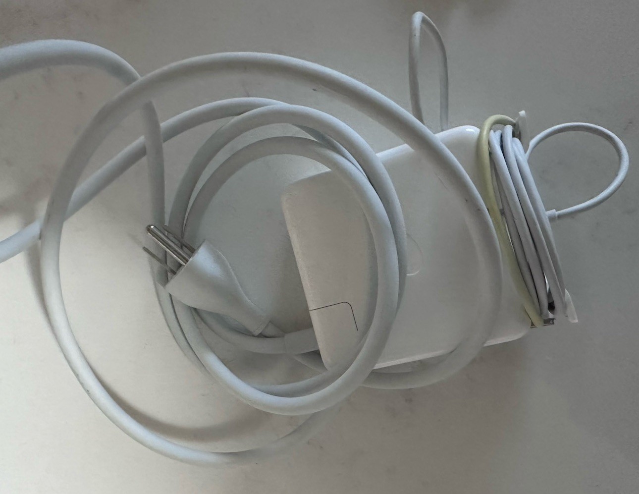 Apple 85W MagSafe 2 Power Adapter A1424 20V 4.25A White for MacBook Pro