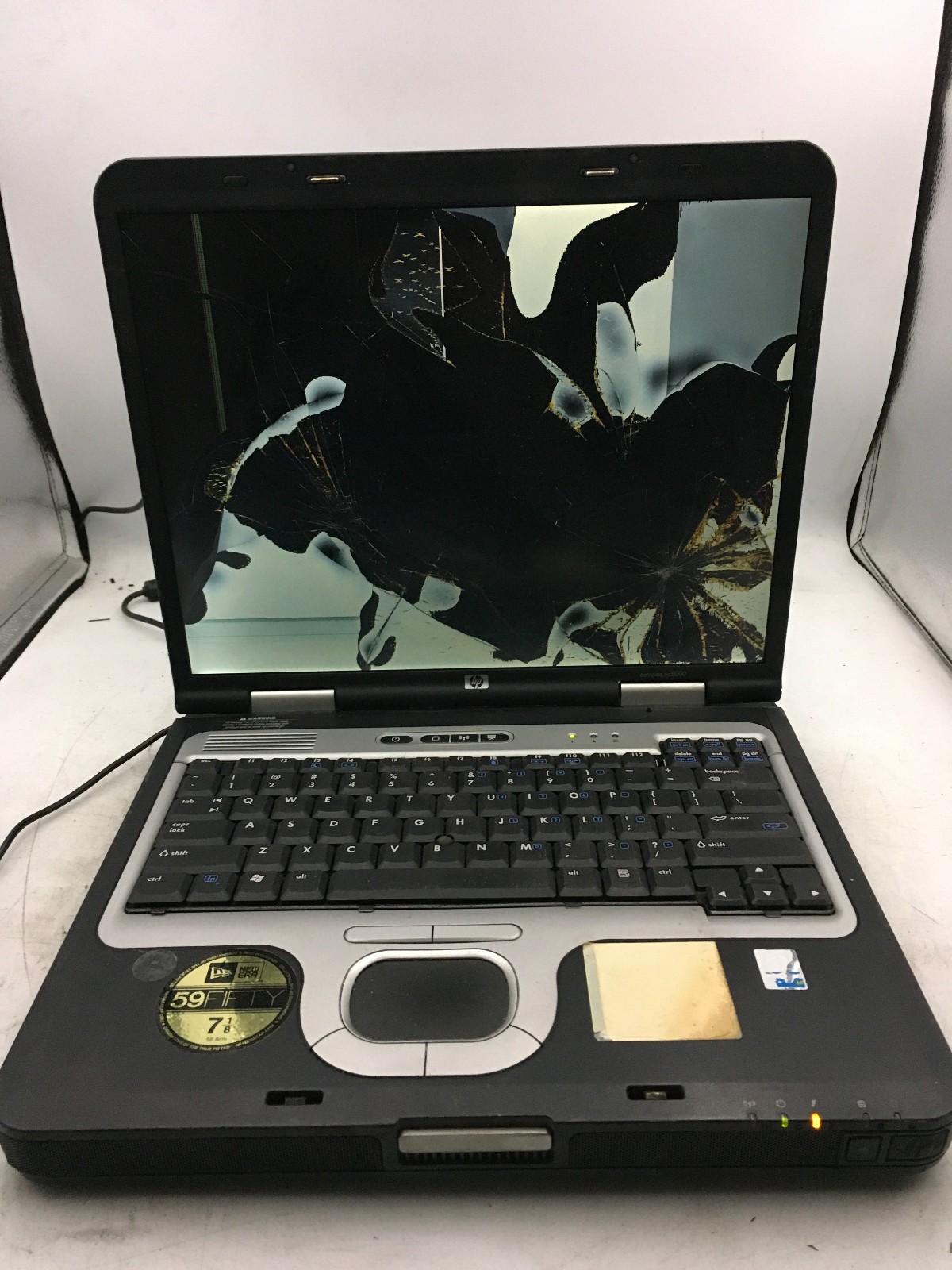 HP COMPAQ NC8000 - FOR PARTS/BAD LCD - Intel Pentium M - 256MB RAM -READ DESC-BB