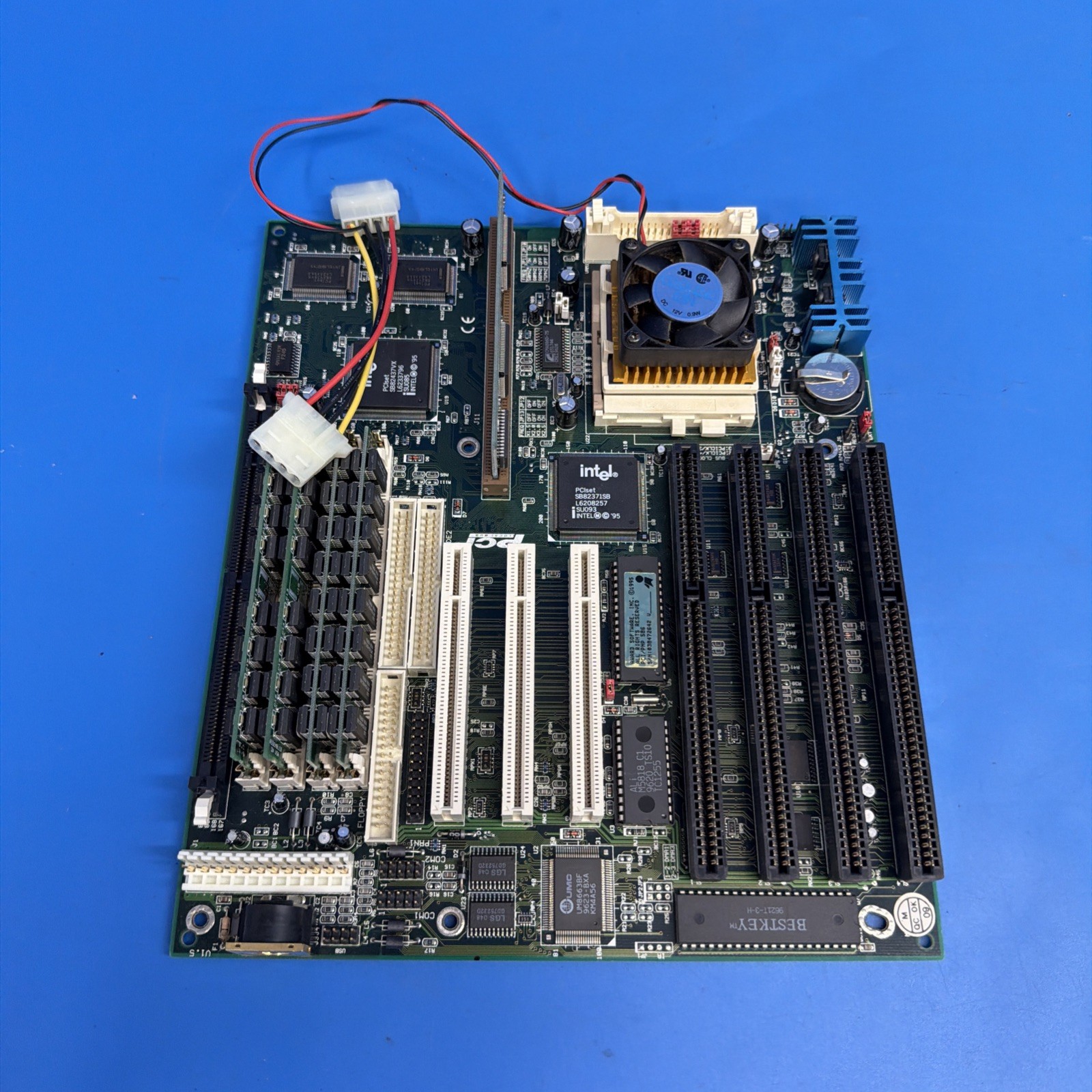 Vintage Socket 7 Motherboard Intel Pentium 120MHz 16MB RAM Cache Untested
