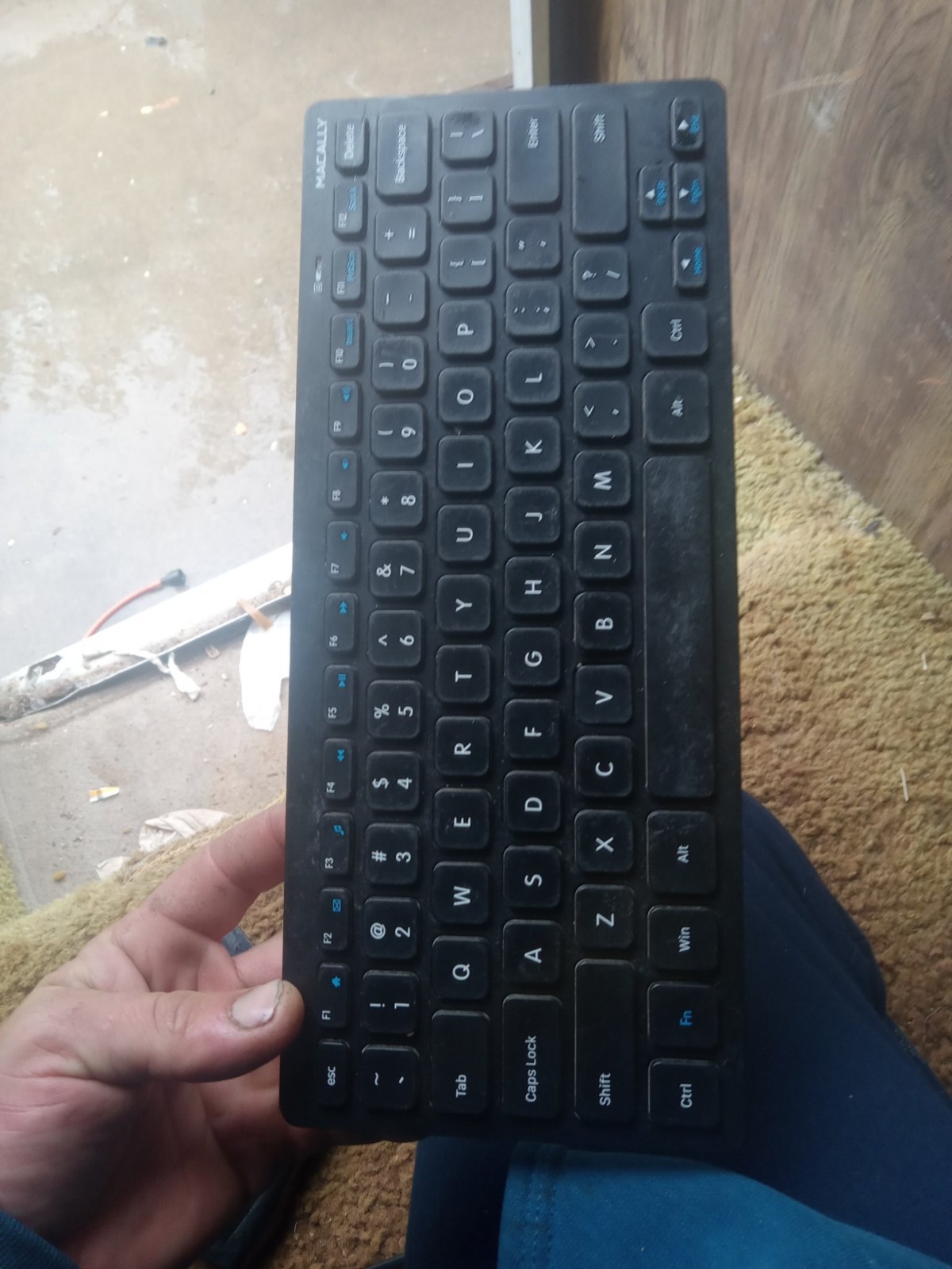 Macally Compact Wireless Bluetooth Keyboard Black - Used Untested