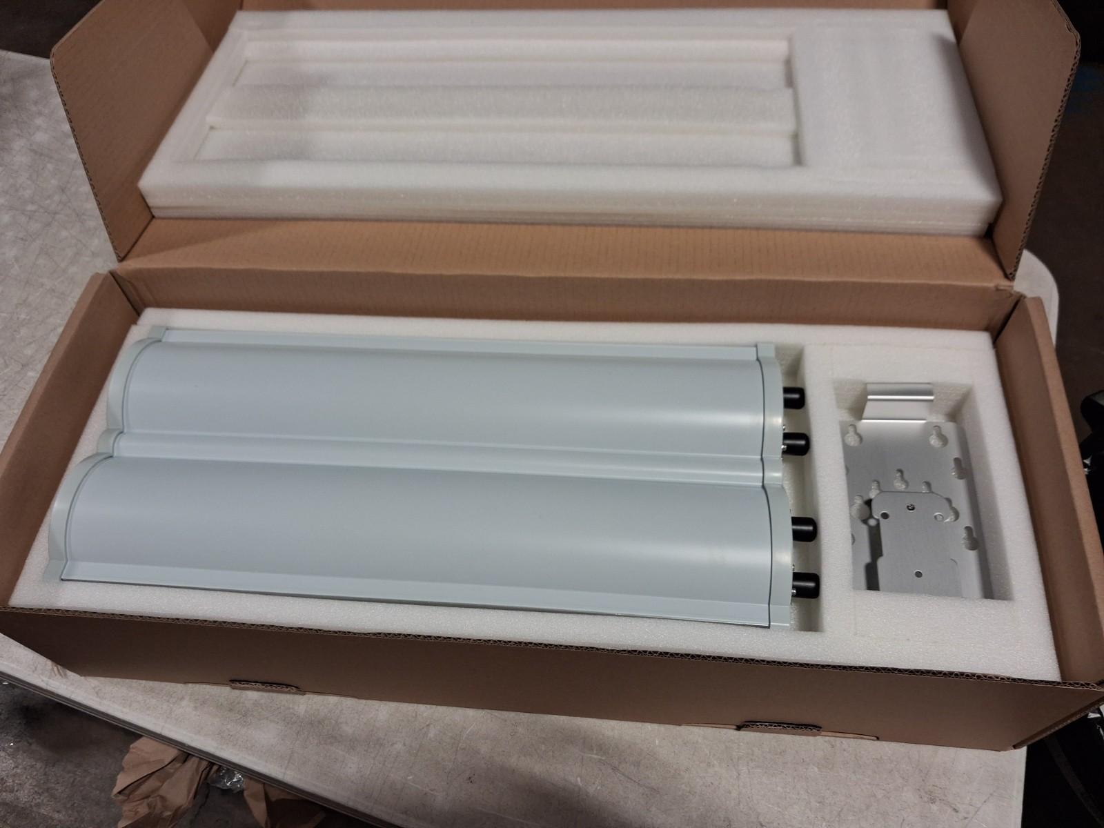 KP Performance KPP-5SX4-90 4.9-6.4GHz 90deg Sector Ant 17dBi, 4 port   New