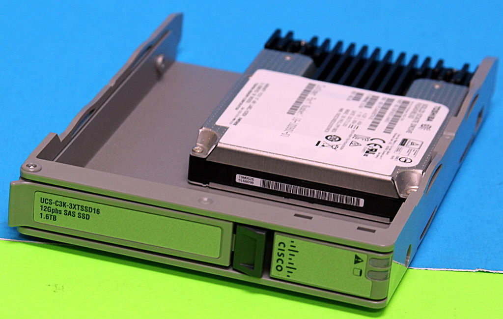 UCS-C3K-3XTSSD16 CISCO 1.6TB 12Gbps SSD TOSHIBA SDFAE01JAA01 PX04SVB160 3X Read 