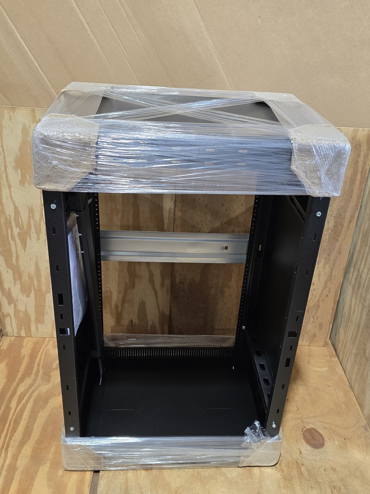 Middle Atlantic DWR-18-22 DWR Series Pivoting Wall Mounted Rack 22" Depth