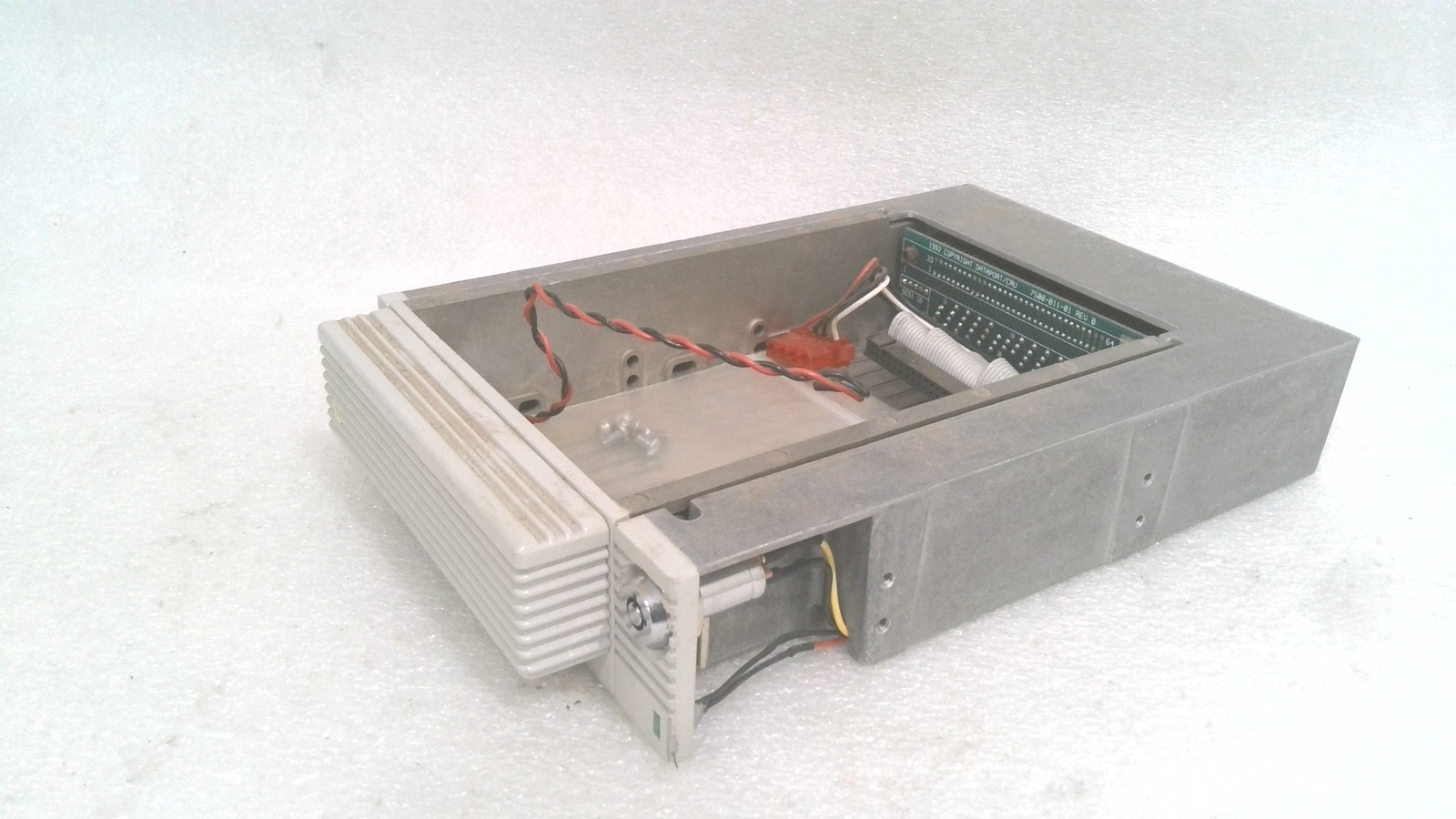 DATAPORT/CRU 7500-011-01 REV-B  SLIDE-IN CARTRIDGE, SCSI ID, 12V GND, GND 5V