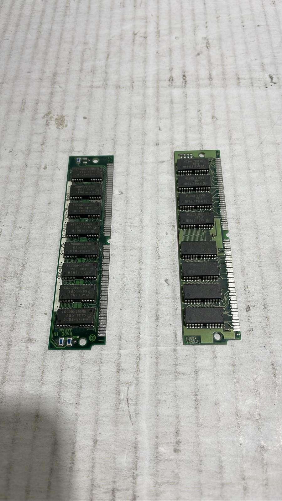 Vintage 72-Pin SIMM RAM Hitachi 4MB Hyundai 16MB EDO FPM 60ns Lot Of 2