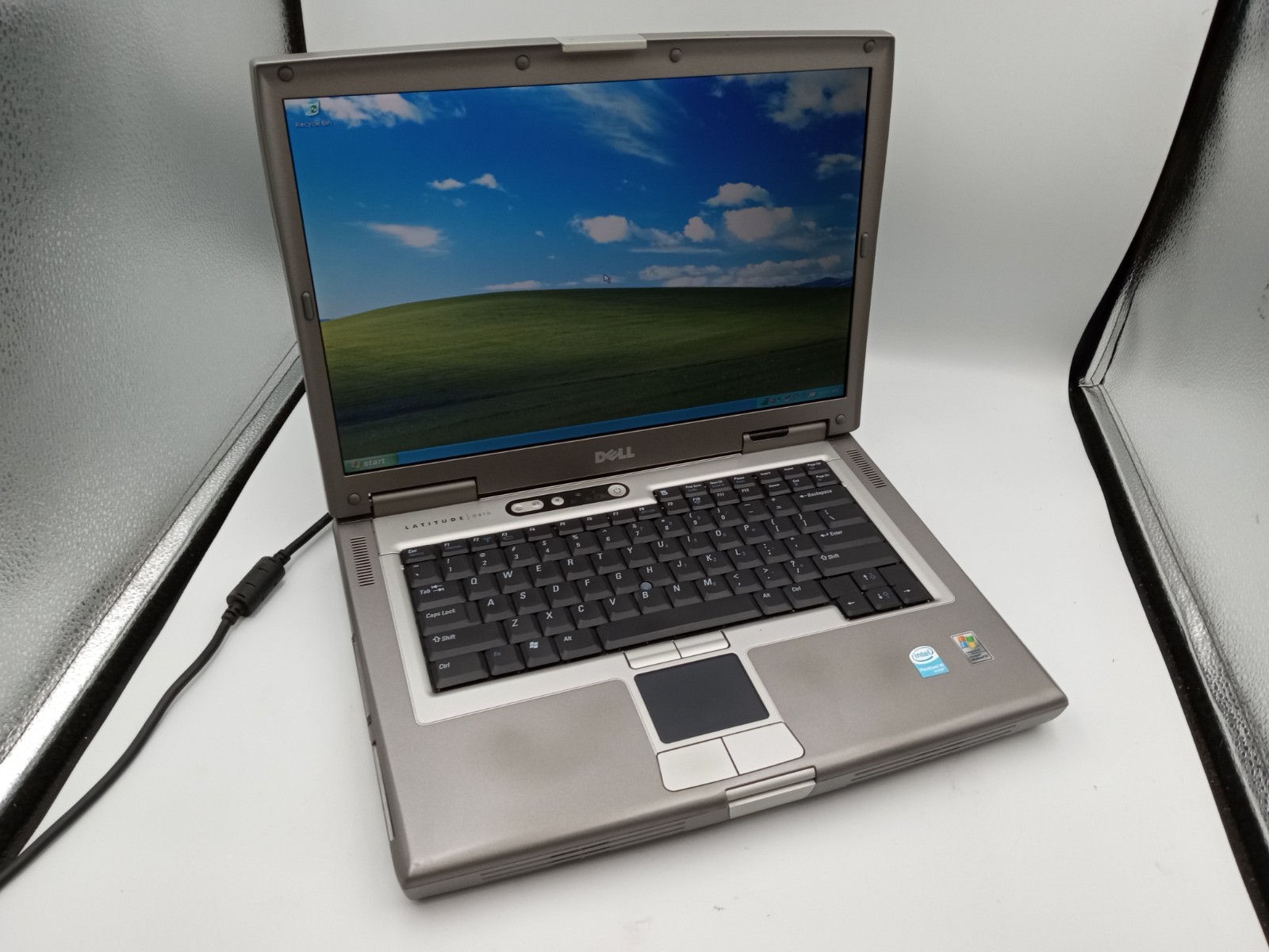 Dell Latitude D810 Intel Pentium 2GB RAM 60GB HDD Windows XP - NO BATTERY -RR