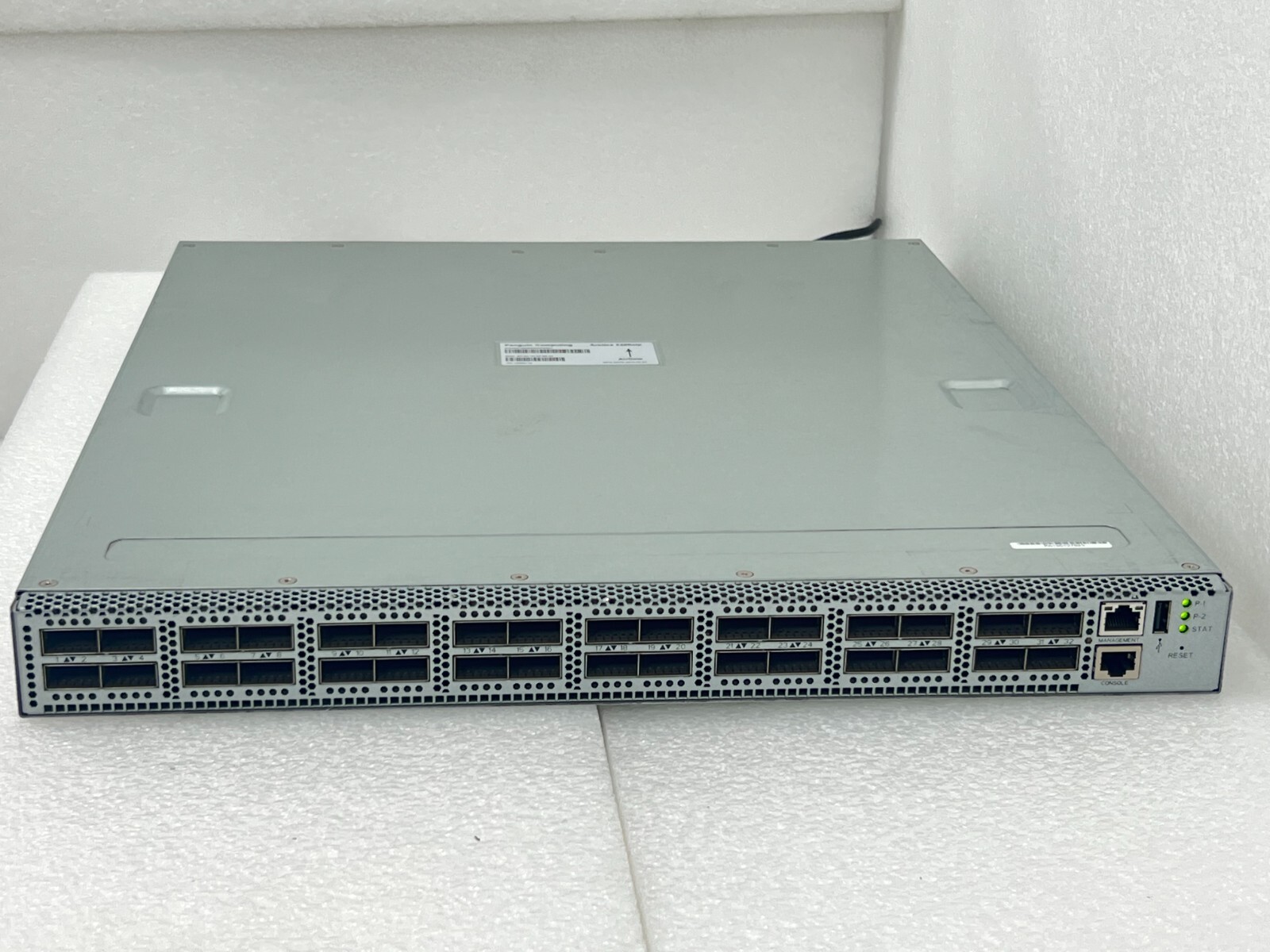 Penguin Computing Arctica 3200xlp / 10020118 2-port 40GBase-X QSFP28 ICOS Switch