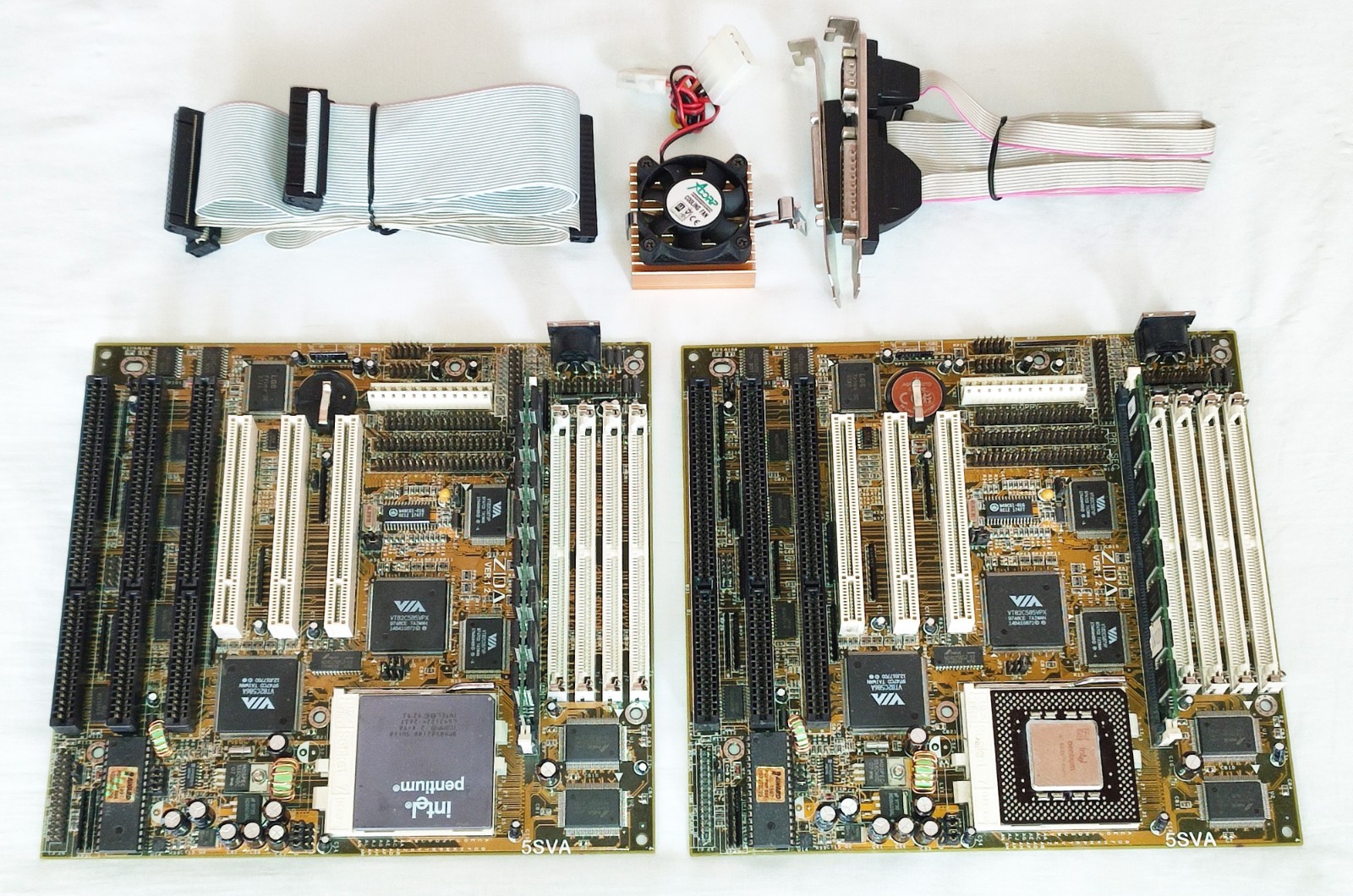 ZIDA 5SVA double Socket 7 set, with 100 and 200Mhz Intel Pentium CPU