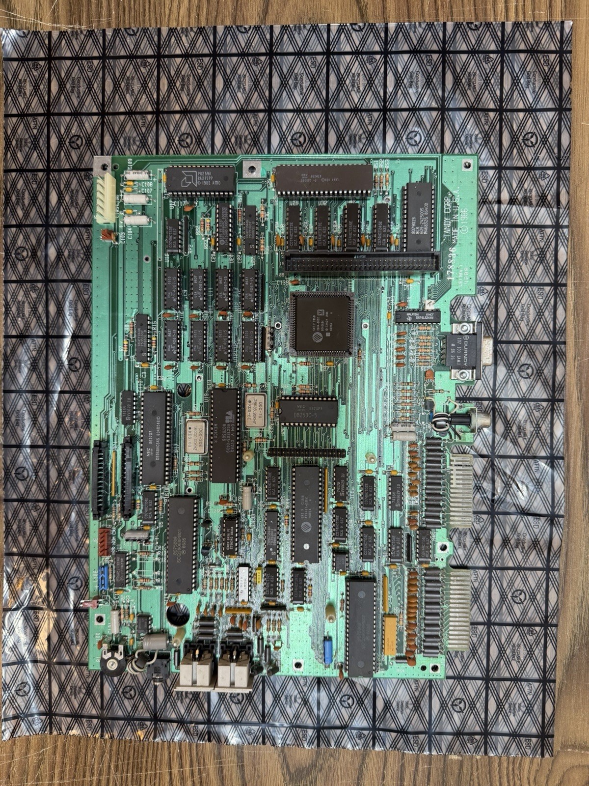 VINTAGE TANDY 1000 MOTHERBOARD WORKING PULL EX MONITOR NOT INCLUDED