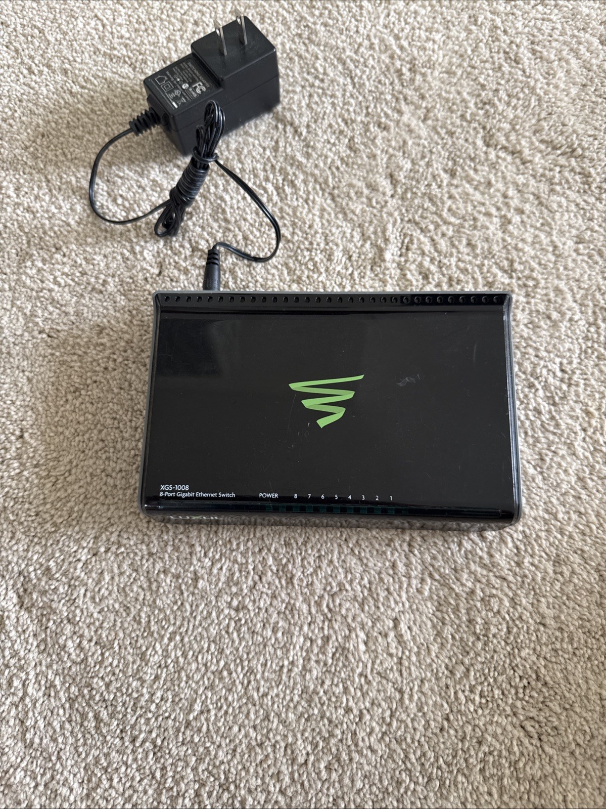 LUXUL XGS-1008 v2 8-Port Gigabit Switch w/ Power adapter